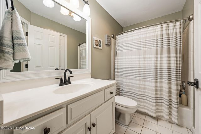531 Wood Lake Dr, La Grange, KY 40031
