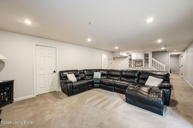 531 Wood Lake Dr, La Grange, KY 40031