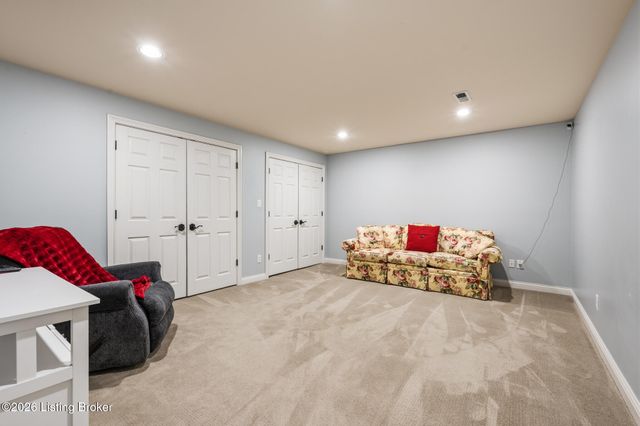 531 Wood Lake Dr, La Grange, KY 40031