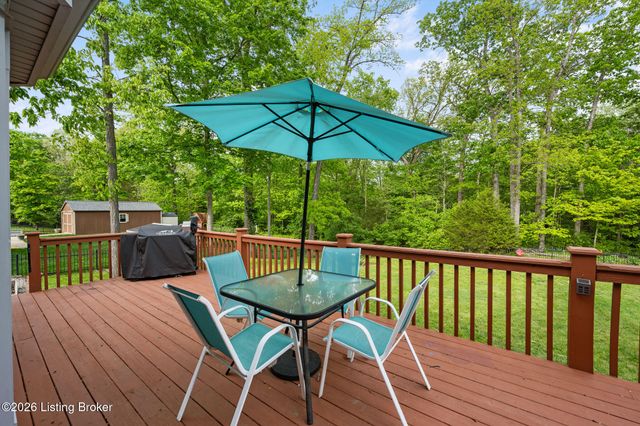 531 Wood Lake Dr, La Grange, KY 40031