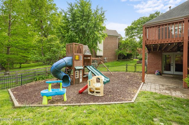 531 Wood Lake Dr, La Grange, KY 40031