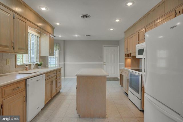 127 CHANCELLOR DRIVE, Chambersburg, PA 17201