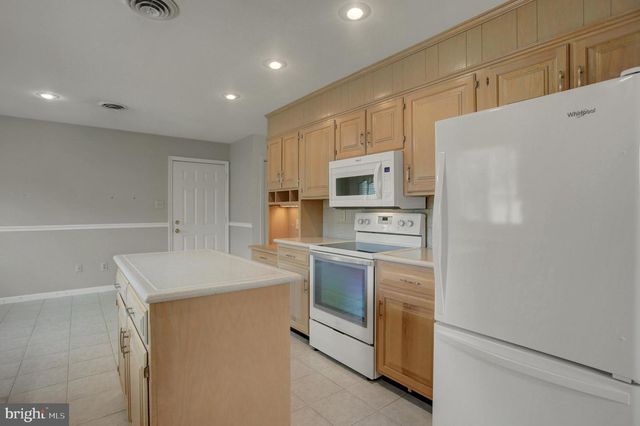 127 CHANCELLOR DRIVE, Chambersburg, PA 17201