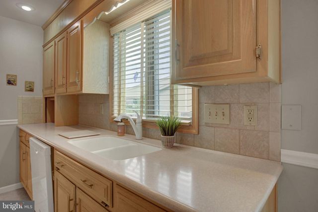 127 CHANCELLOR DRIVE, Chambersburg, PA 17201
