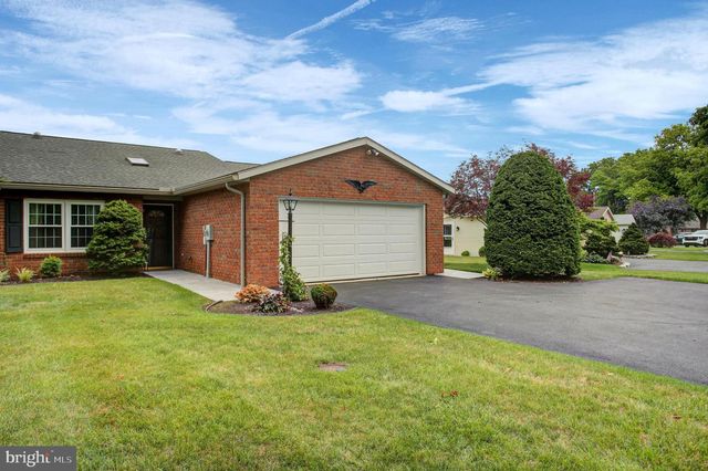 127 CHANCELLOR DRIVE, Chambersburg, PA 17201