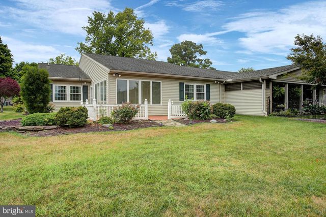 127 CHANCELLOR DRIVE, Chambersburg, PA 17201