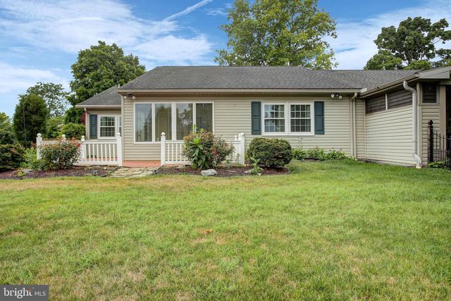 127 CHANCELLOR DRIVE, Chambersburg, PA 17201