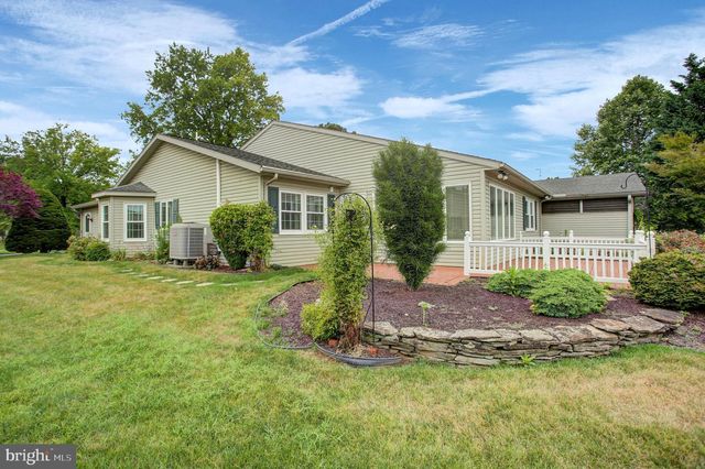 127 CHANCELLOR DRIVE, Chambersburg, PA 17201