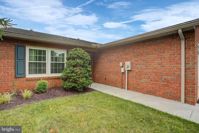 127 CHANCELLOR DRIVE, Chambersburg, PA 17201