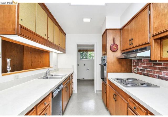 558 558 Lakewood Cir, Walnut Creek, CA 94598