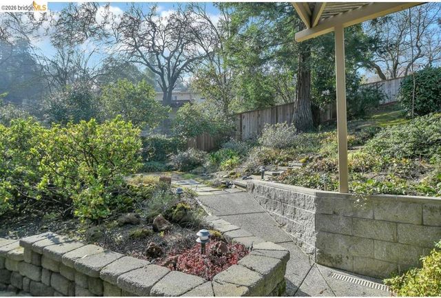 558 558 Lakewood Cir, Walnut Creek, CA 94598