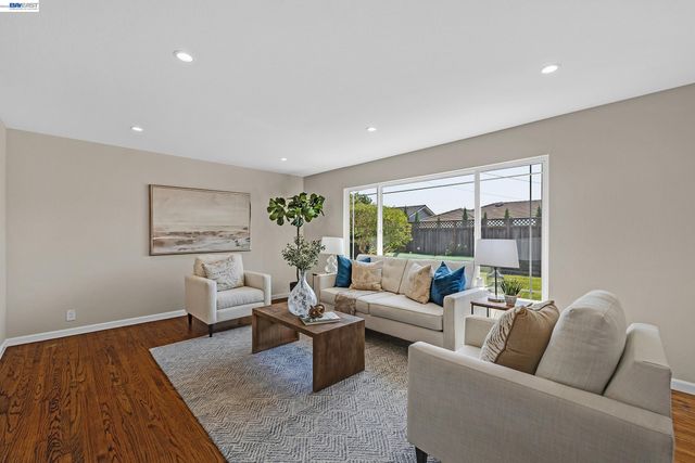 5266 Troy Ave, Fremont, CA 94536