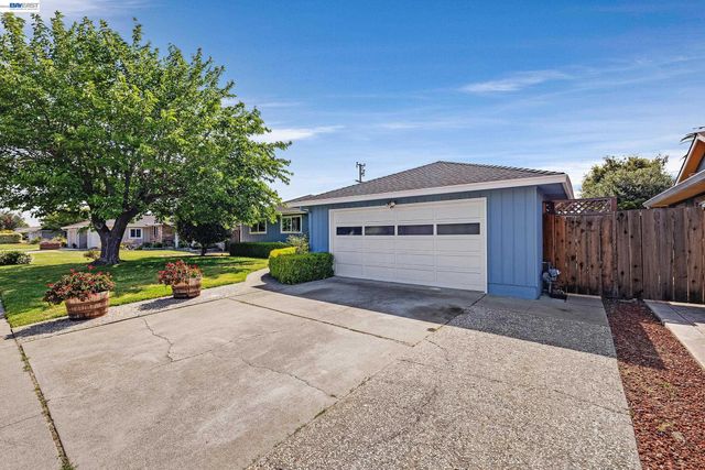 5266 Troy Ave, Fremont, CA 94536