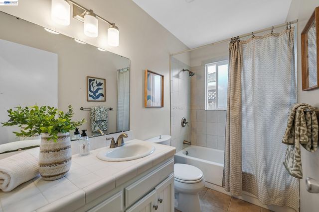 5266 Troy Ave, Fremont, CA 94536