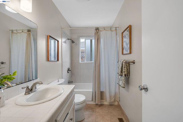 5266 Troy Ave, Fremont, CA 94536