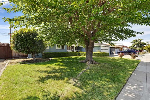 5266 Troy Ave, Fremont, CA 94536