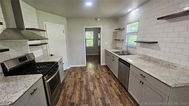 8121 E 124th Street S, Bixby, OK 74008