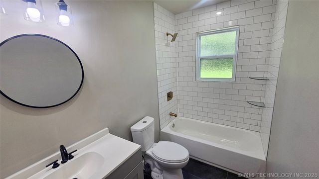 8121 E 124th Street S, Bixby, OK 74008