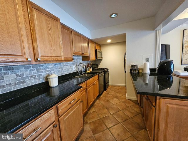 2621 WAGON DR, Alexandria, VA 22303