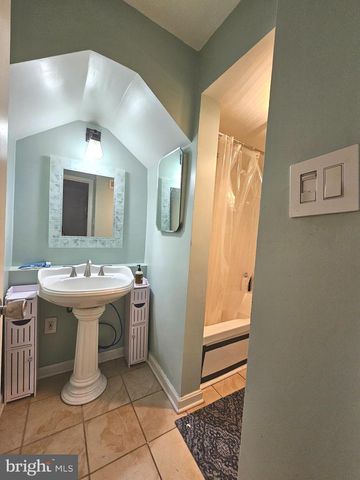 2621 WAGON DR, Alexandria, VA 22303