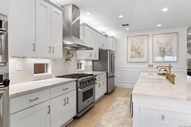 334 E Olmos Dr., Olmos Park, TX 78212