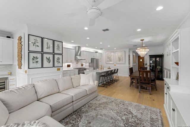334 E Olmos Dr., Olmos Park, TX 78212