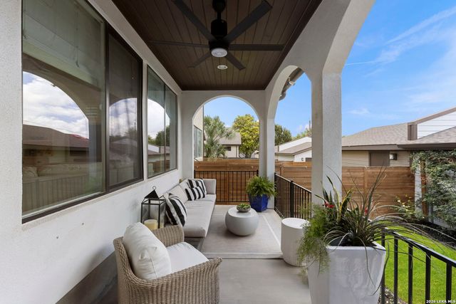 334 E Olmos Dr., Olmos Park, TX 78212