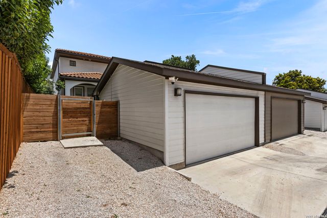 334 E Olmos Dr., Olmos Park, TX 78212