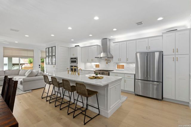 334 E Olmos Dr., Olmos Park, TX 78212