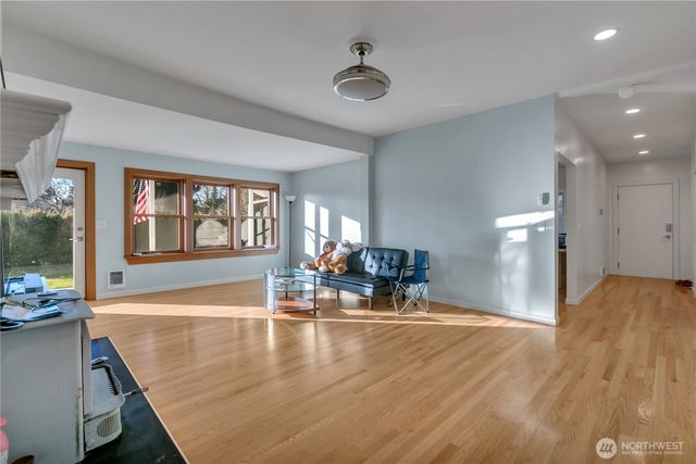 10709 Woodland Avenue E, Puyallup, WA 98373