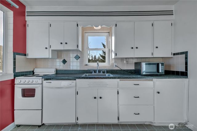 10709 Woodland Avenue E, Puyallup, WA 98373