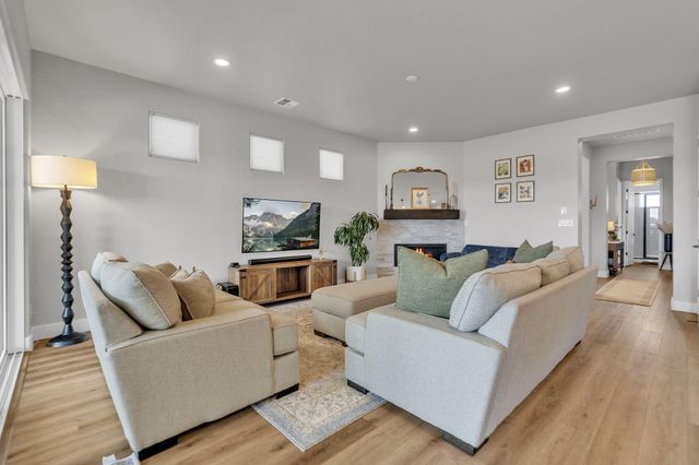 7712 Majesty Court NW, Albuquerque, NM 87107
