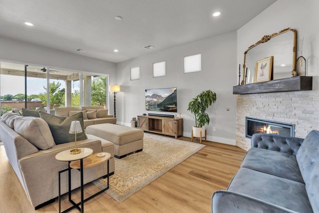 7712 Majesty Court NW, Albuquerque, NM 87107