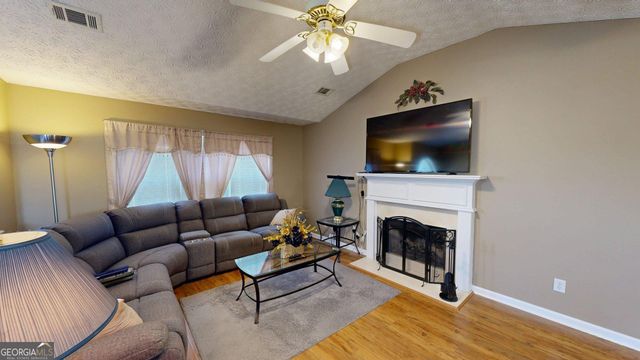 100 Hawthorn Drive, Carrollton, GA 30116