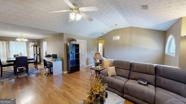 100 Hawthorn Drive, Carrollton, GA 30116
