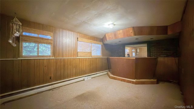64 Grand Avenue, Lindenhurst, NY 11757