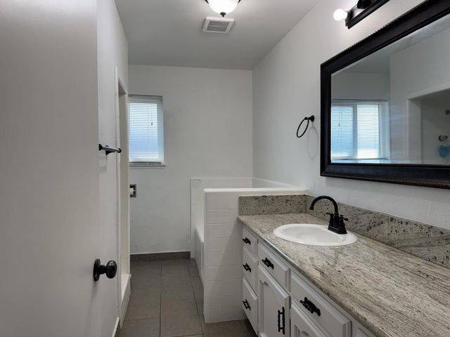 1128 W Michigan Avenue, Fresno, CA 93705