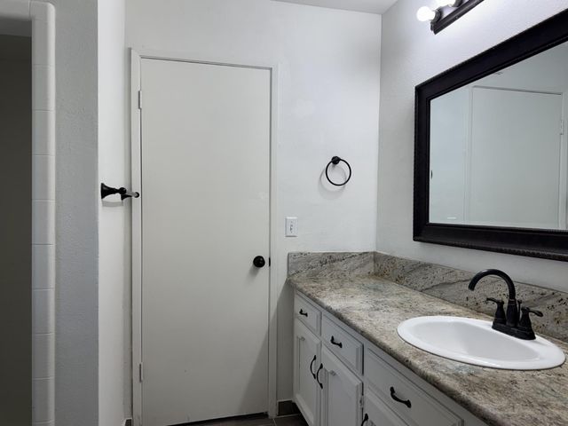 1128 W Michigan Avenue, Fresno, CA 93705