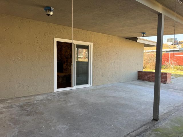 1128 W Michigan Avenue, Fresno, CA 93705