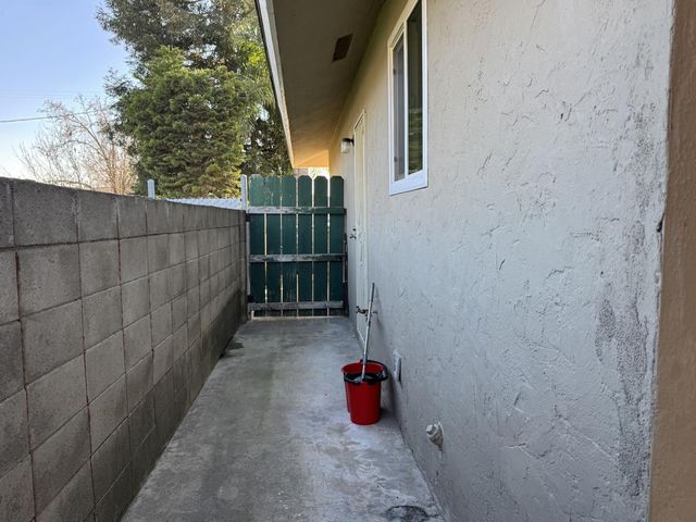 1128 W Michigan Avenue, Fresno, CA 93705