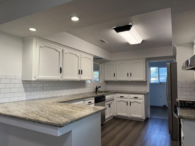 1128 W Michigan Avenue, Fresno, CA 93705