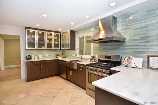 5100 Kings Gate Way, Bloomfield Hills, MI 48302