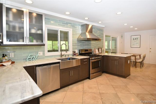 5100 Kings Gate Way, Bloomfield Hills, MI 48302