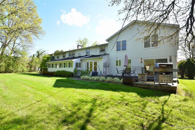 5100 Kings Gate Way, Bloomfield Hills, MI 48302