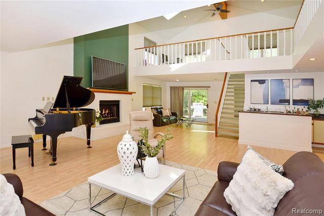 5100 Kings Gate Way, Bloomfield Hills, MI 48302