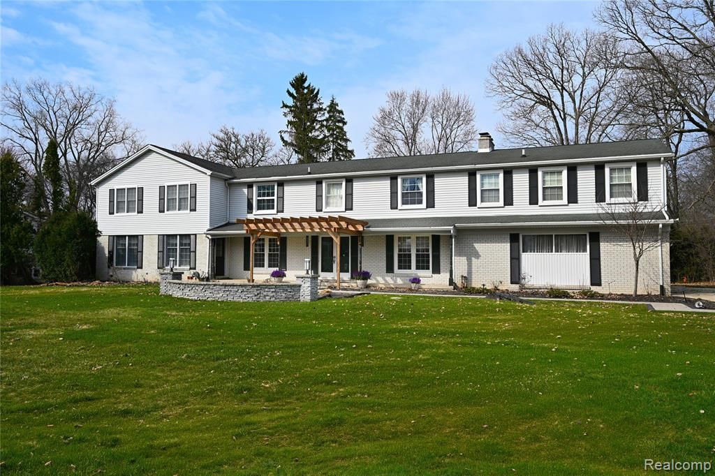 5100 Kings Gate Way, Bloomfield Hills, MI 48302