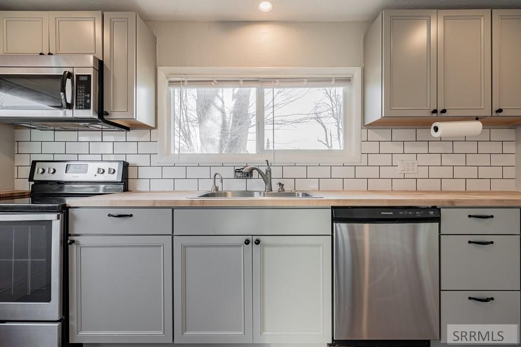 Image 17 of property listing at 745 W Main Street, St Anthony, ID 83445