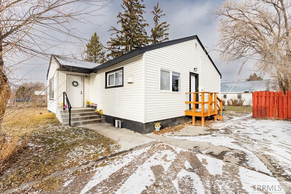 Image 2 of property listing at 745 W Main Street, St Anthony, ID 83445