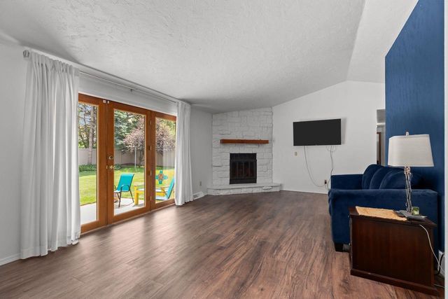 406 SILVER SPRING DRIVE, Green Bay, WI 54303