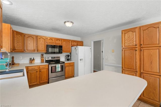 1085 Woodbury Road, King, NC 27021